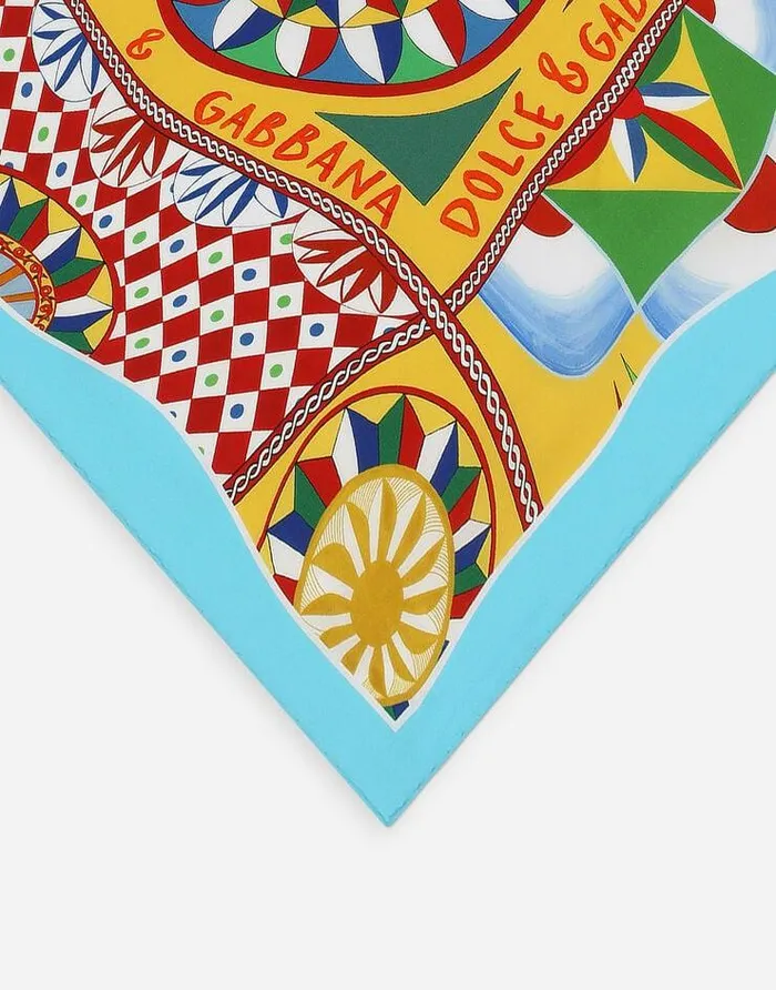 Dolce and Gabbana Scarves And Silks Women Carrettoprint Twill Scarf 7021570 Red Dolce and Gabbana Scarves And Silks Women Carrettoprint Twill Scarf 7021570 Red