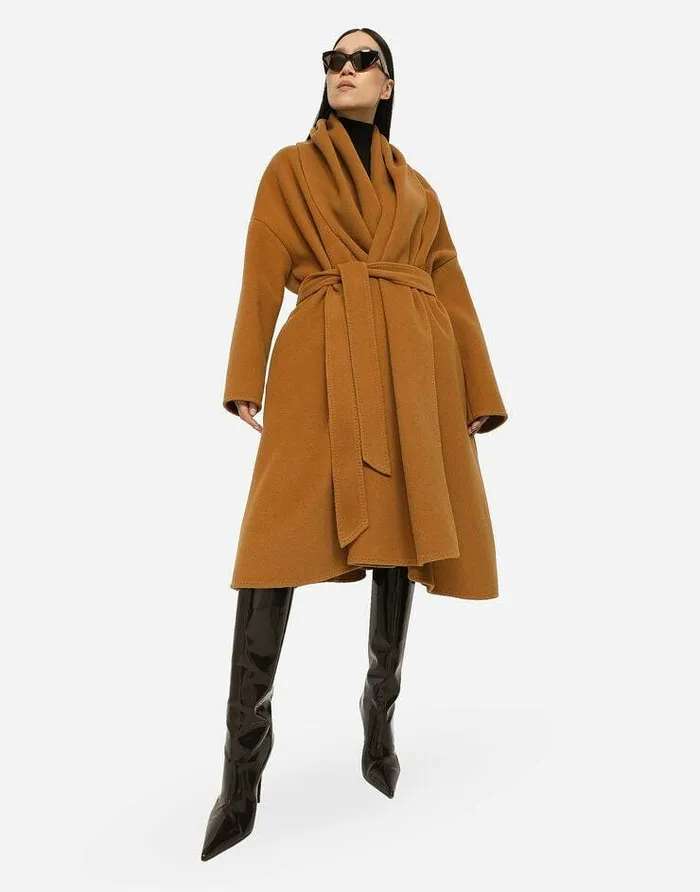 Dolce and Gabbana Sweaters And Cardigans Women Cashmere Turtleneck Sweater Brown Dolce and Gabbana Sweaters And Cardigans Women Cashmere Turtleneck Sweater Brown
