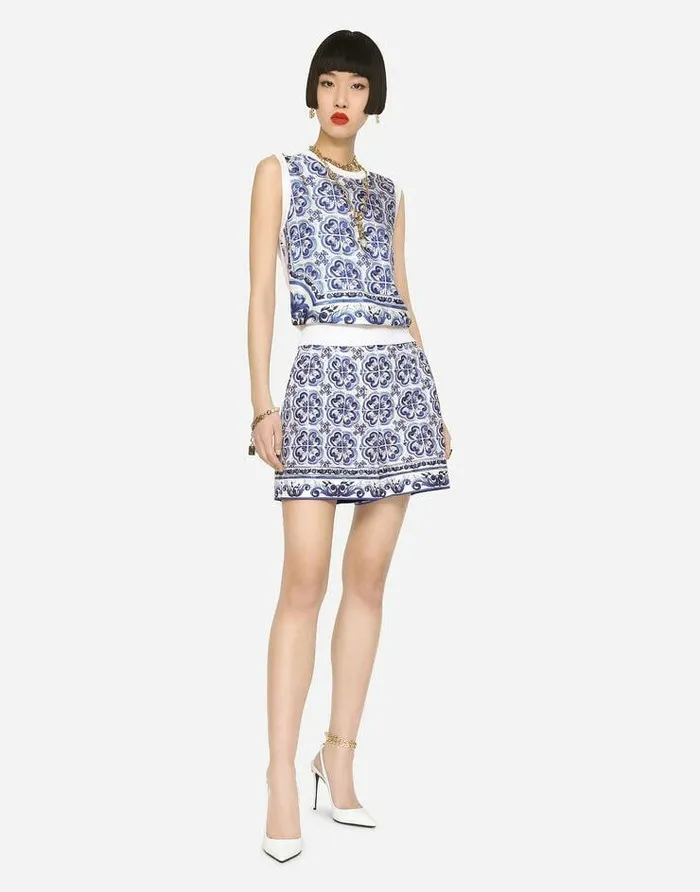 Dolce and Gabbana Sweaters And Cardigans Women Sleeveless Silk And Twill Sweater With Majolica Print Multicolor Dolce and Gabbana Sweaters And Cardigans Women Sleeveless Silk And Twill Sweater With Majolica Print Multicolor