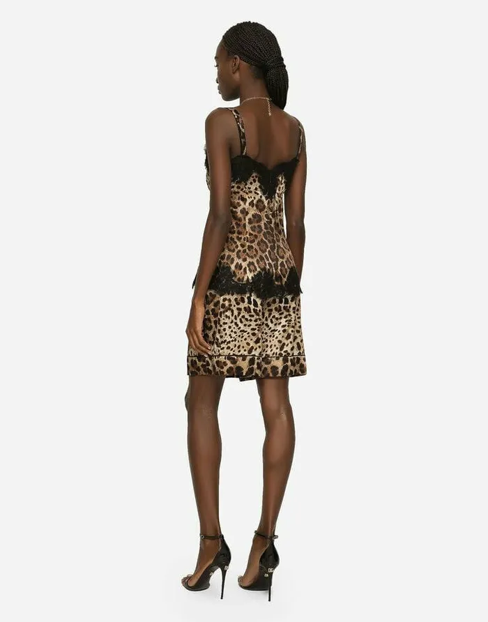 Dolce and Gabbana Trousers And Shorts Women Silk Shorts Animal Print Dolce and Gabbana Trousers And Shorts Women Silk Shorts Animal Print