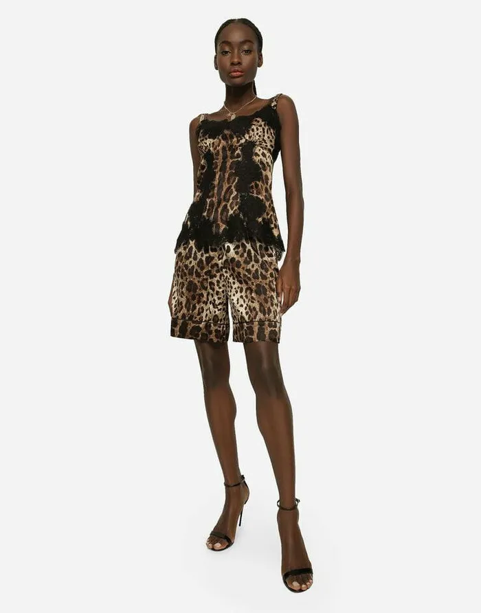 Dolce and Gabbana Trousers And Shorts Women Silk Shorts Animal Print Dolce and Gabbana Trousers And Shorts Women Silk Shorts Animal Print