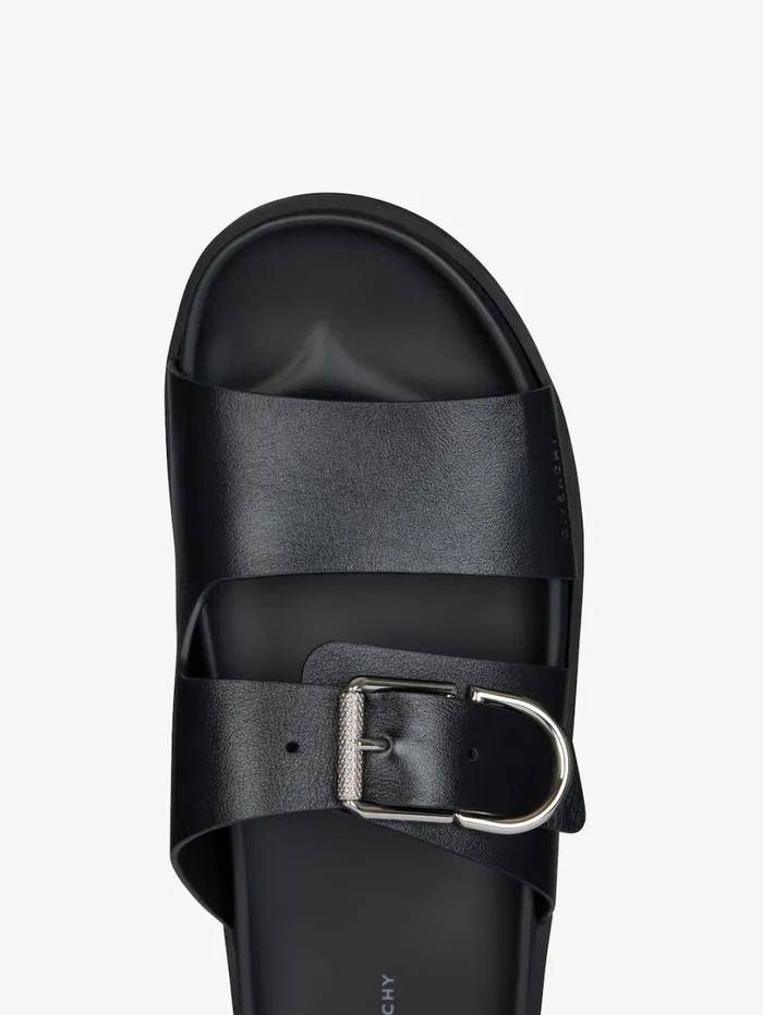 Givenchy Voyou Flat Sandals In Grained Leather Black Men Slides and Sandals Givenchy Voyou Flat Sandals In Grained Leather Black Men Slides and Sandals
