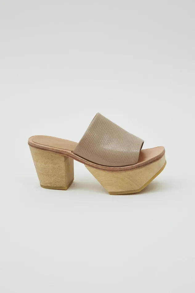 Rachel Comey Clogs Women Jibe Clog Sand Rachel Comey Clogs Women Jibe Clog Sand