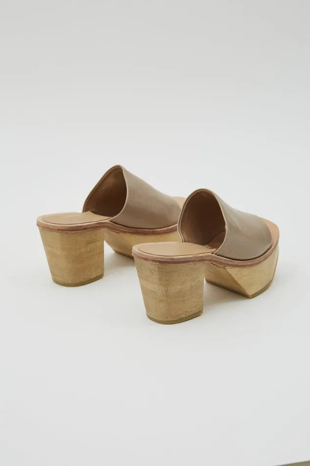 Rachel Comey Clogs Women Jibe Clog Sand Rachel Comey Clogs Women Jibe Clog Sand