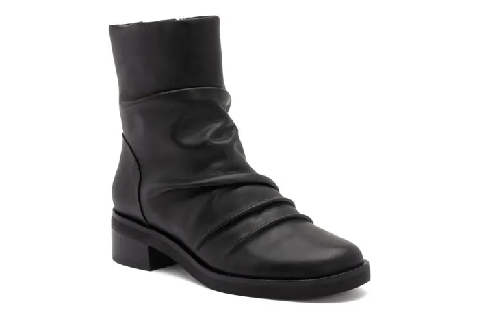 Women ABEO Footwear Boots Traverse Scrunch Black